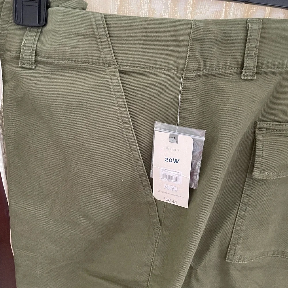 Olive Green Pants. Capri - Picture 1 of 6